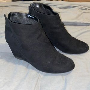 Black wedges size 10